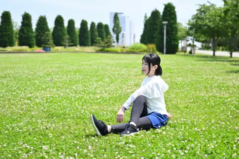 公園でストレッチ