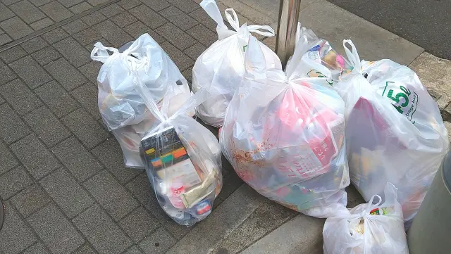 同時に子供の将来も捨てられています