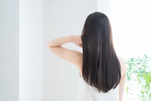 髪