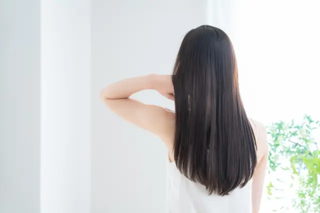枝毛の原因を科学で解明！髪が裂ける本当の理由｜ヒロクリニック