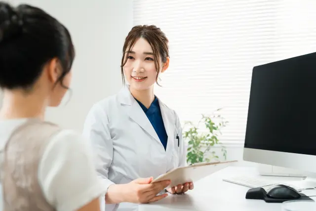 診察　女医