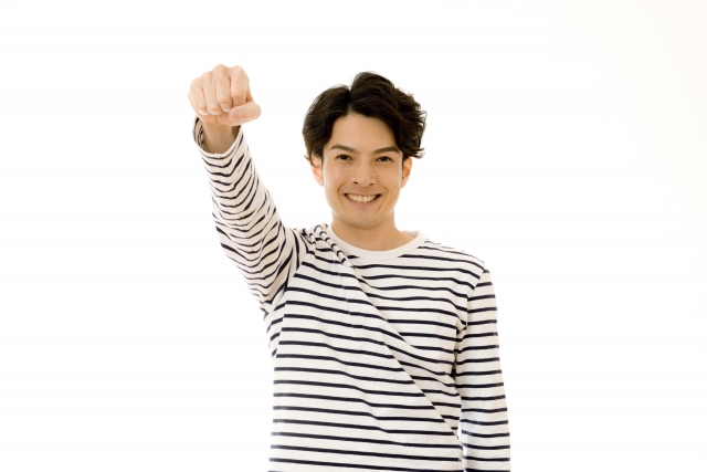 男性 ガッツポーズ