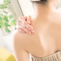 : 背中のケミカルピーリングで美しい後ろ姿へ！治療の流れや注意点を解説【医師監修】