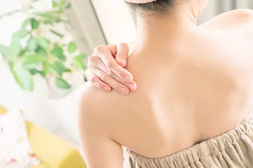 : 背中のケミカルピーリングで美しい後ろ姿へ!治療の流れや注意点を解説【医師監修】
