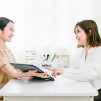プランを選ぶ女性
