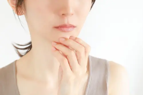 女性 顔 悩み