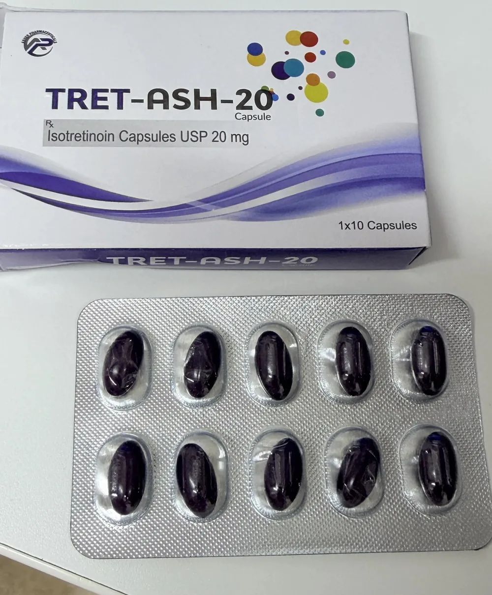 当院で取り扱うイソトレチノイン20mgカプセル(TRET-ASH-20)の箱とPTPシート