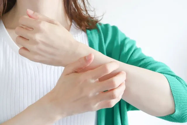 肌トラブル　女性