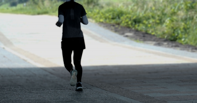 ランニングする人