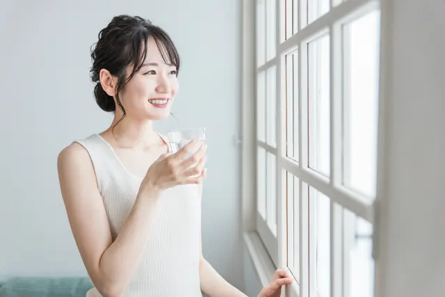 水分補給　女性