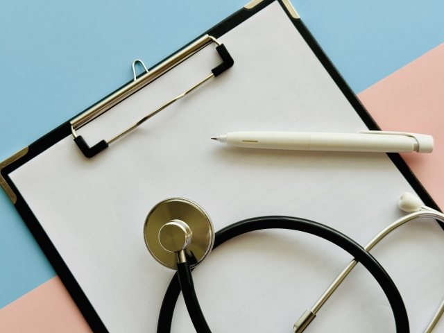 聴診器とバインダー
