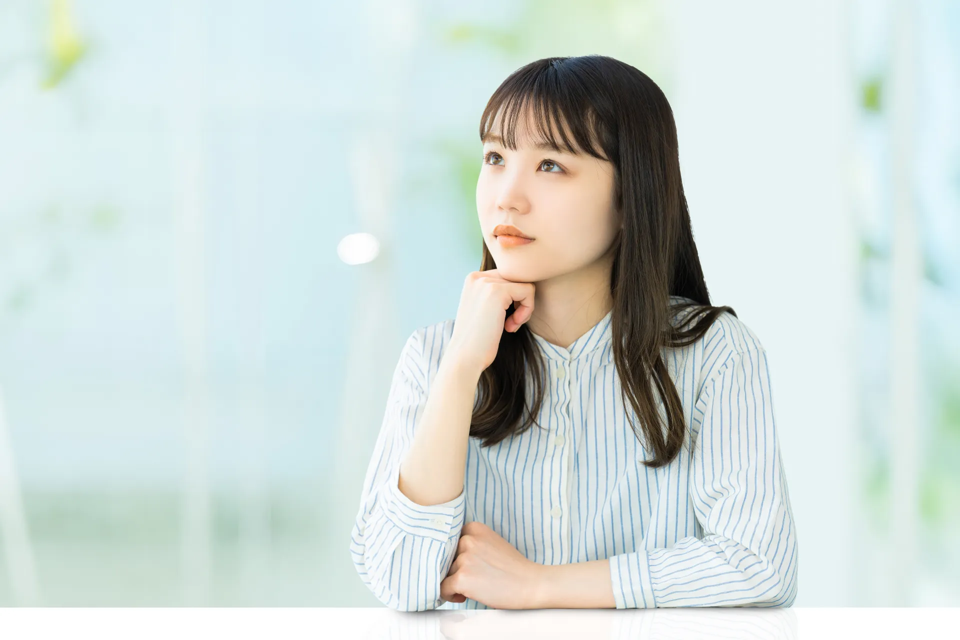 くつろぐ女性