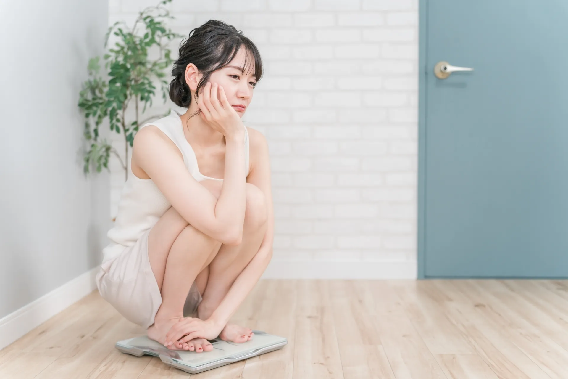 ダイエットに悩む女性
