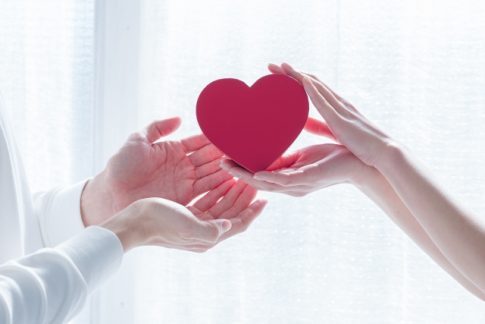 ハートを持つ男女