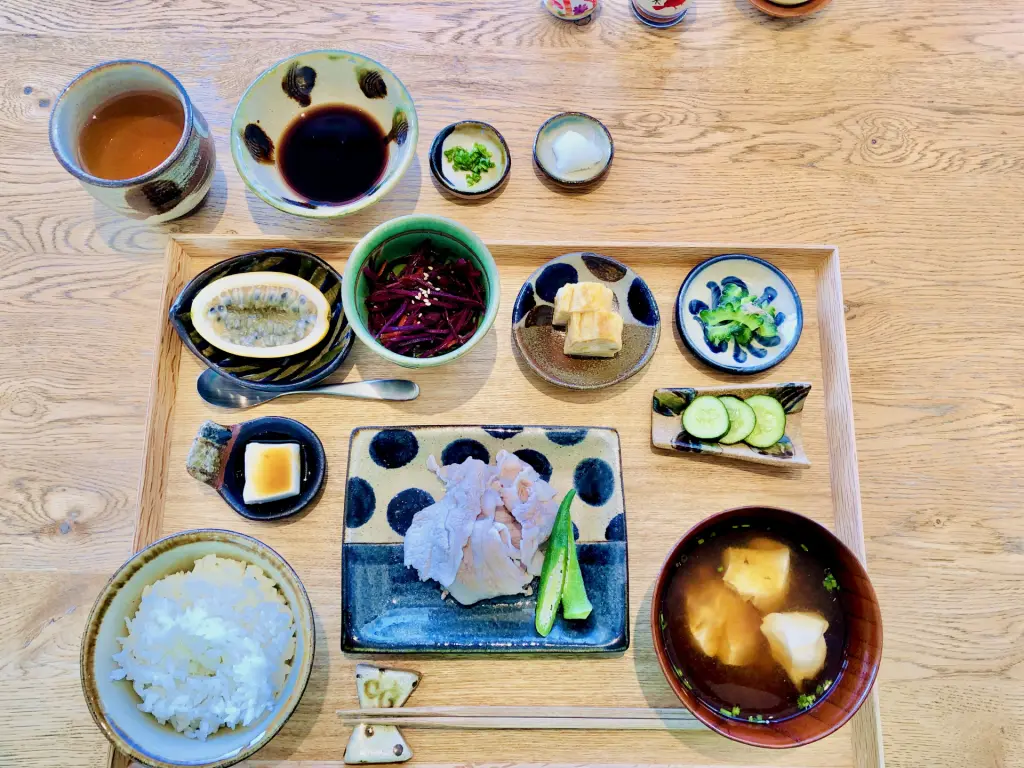 健康的なバランスの良い和定食