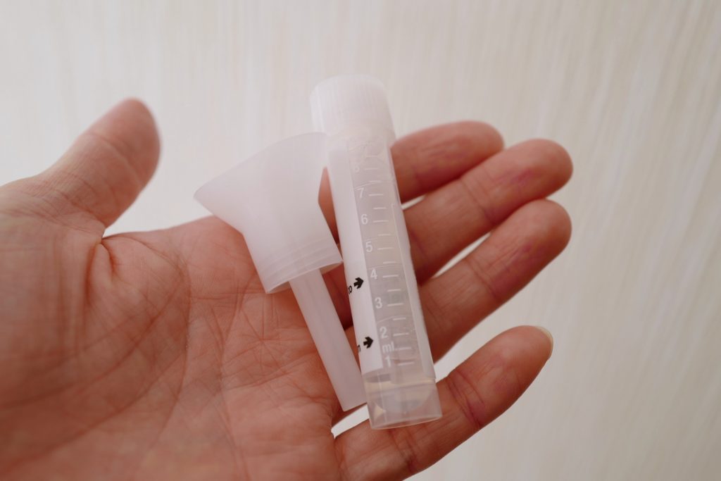 遺伝子検査で使用する唾液検査器具