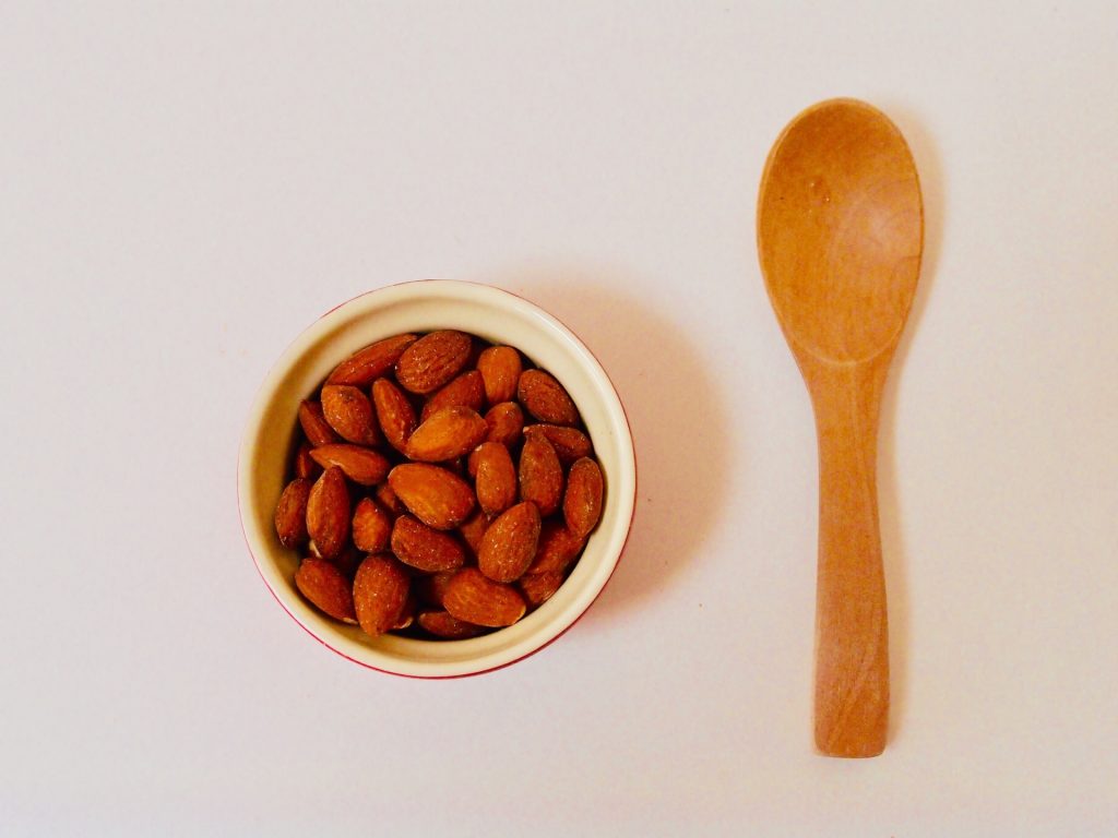 
アーモンドとスプーン