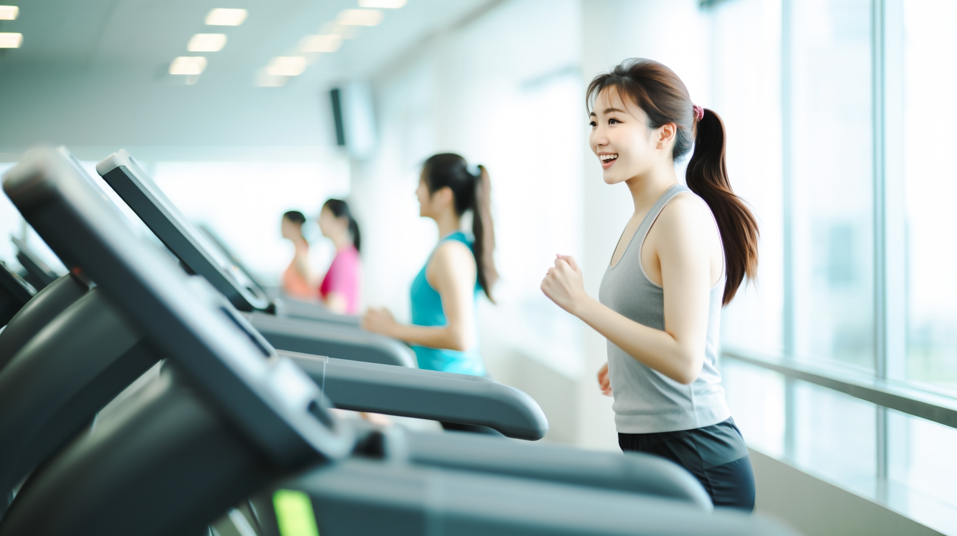 ランニングマシンと女性
