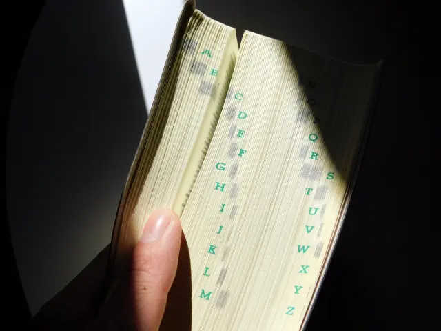 開く
