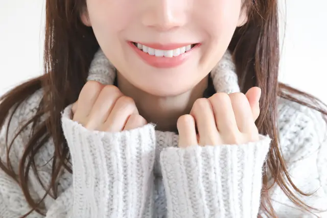 肌トラブルが落ち着いて笑顔の女性