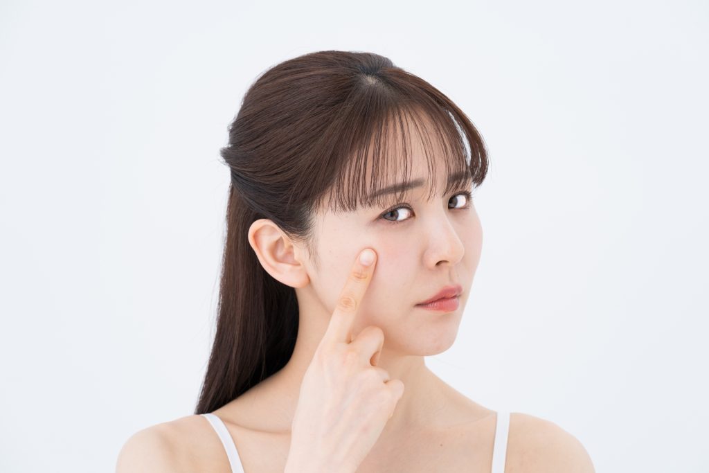 ミドル女性のスキンケアイメージ