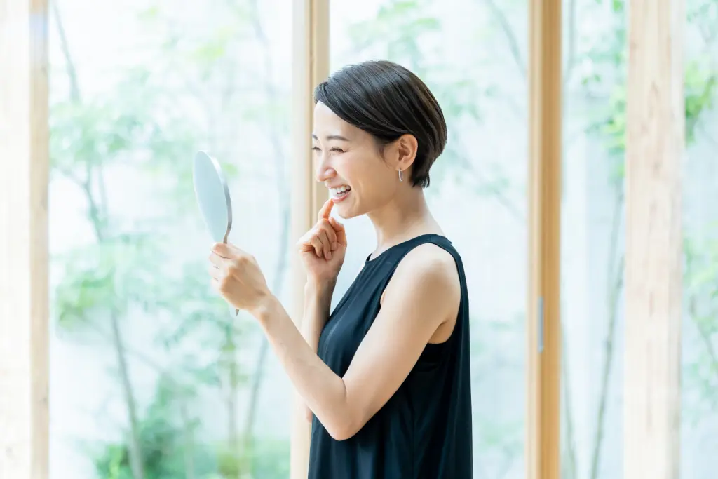 ショートヘアーの女性・ビューティ