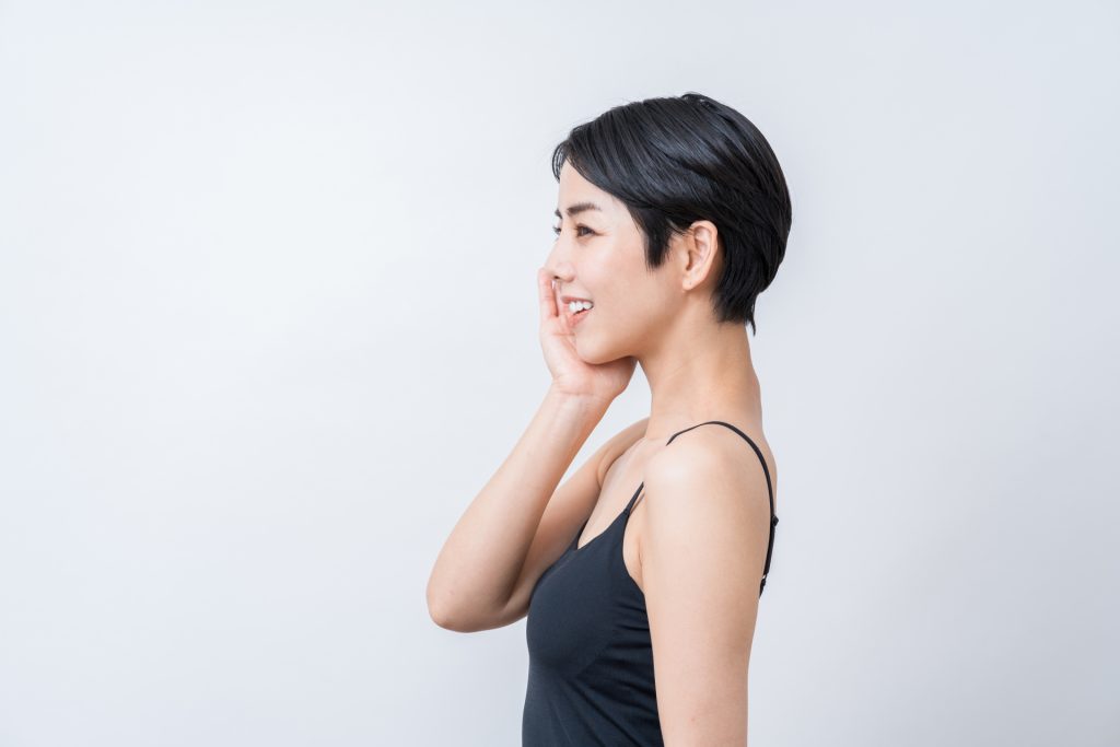 若い女性のスキンケアイメージ