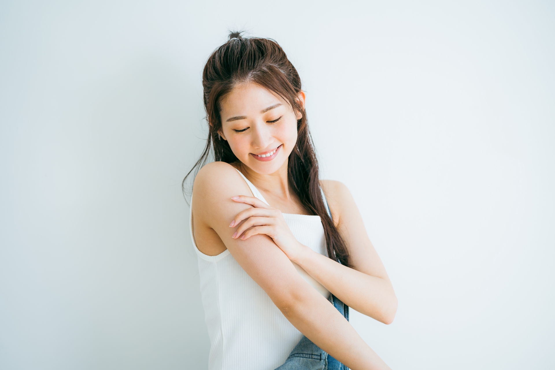 若い日本人女性の美容イメージ