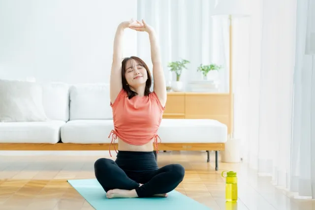 ヨガ　女性