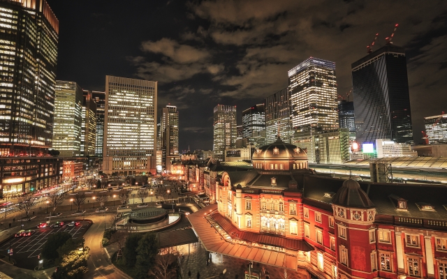 東京の夜景と煌めくビル群｜芸能人が外見の悩みを公表しやすくなった現代都市の象徴