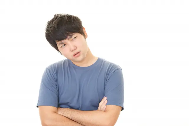 考える男性