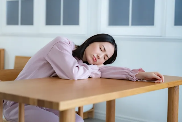 寝不足　女性