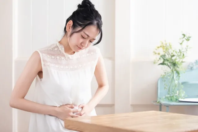 腹痛　女性