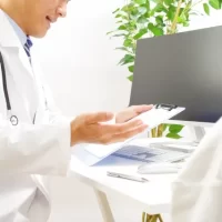 医師