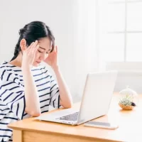 女性