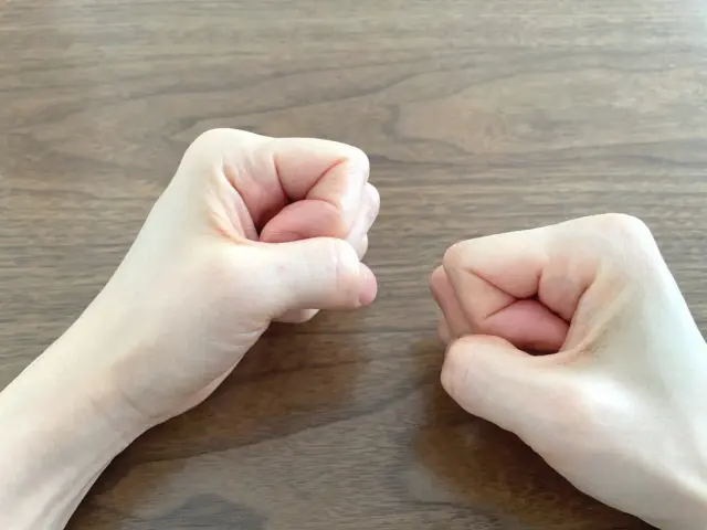 女性　手