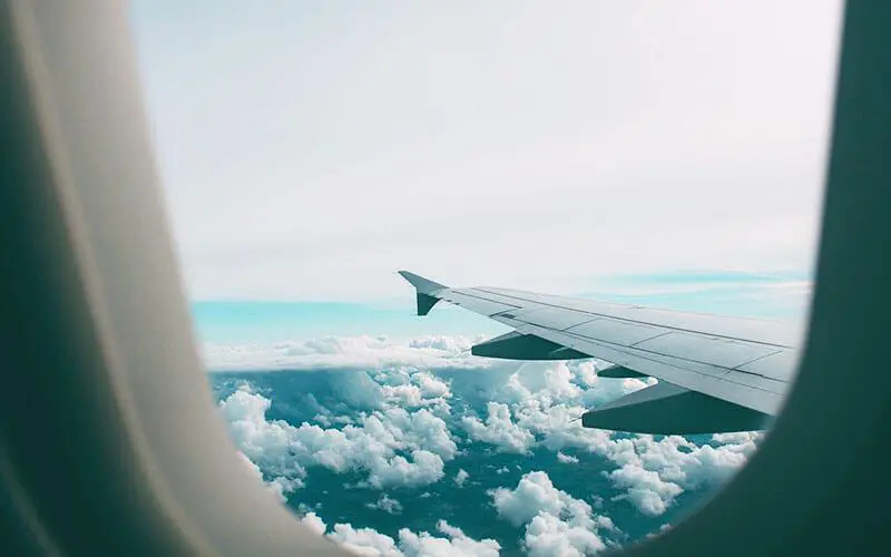 妊娠中の飛行機の搭乗リスク