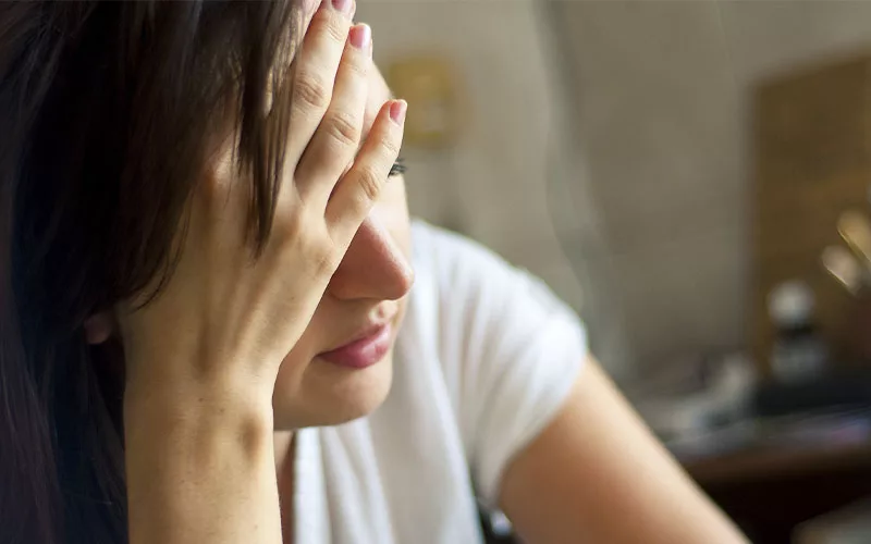 つわりが起きる原因と期間・対処法を詳しく解説　女性　写真