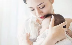 13トリソミー(パトウ症候群)とは？　母　赤ちゃん　写真