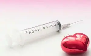  20代、30代、40代？NIPT(新型出生前診断)を実際に受けた年代と人数の割合　注射器　写真