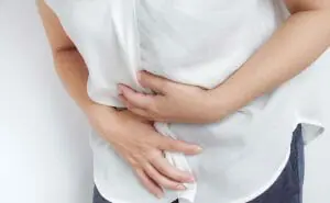 切迫流産とは？他の流産との違いや原因・兆候と予防法　お腹　写真