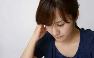 出生前診断でダウン症と分かったら？倫理的問題と中絶について　女性　写真