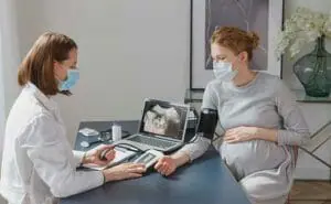 血圧　医師　妊婦　写真