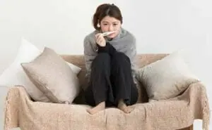 基礎体温の測り方　グラフがガタガタでも妊娠できる？　女性　体温計　写真