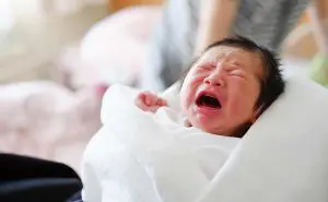 出産後の過ごし方　新生児　写真