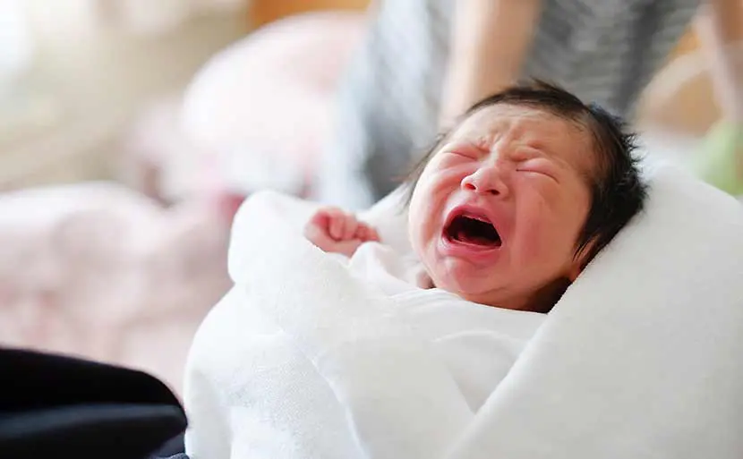 出産後の過ごし方　新生児　写真