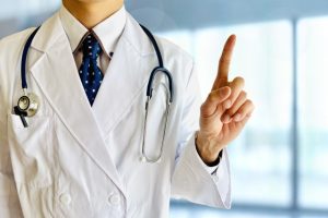 指をあげておすすめする医者