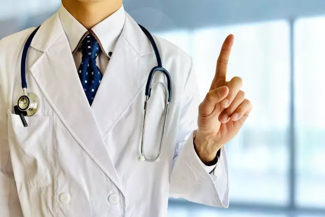 指をあげておすすめする医者
