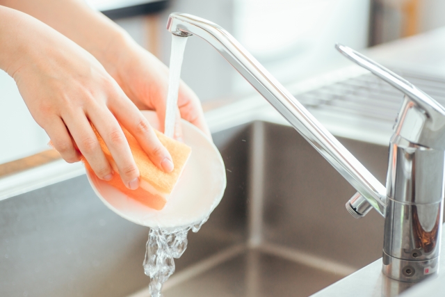 食器 洗う
