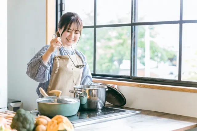 料理　女性